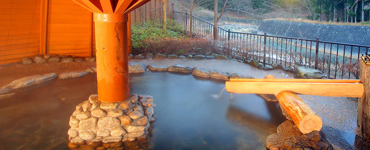 Mata air panas & Kamar mandi