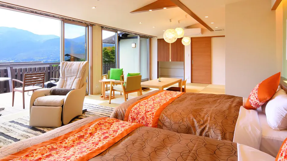 Yufuin Hanayoshi with a View of the Morning Mist