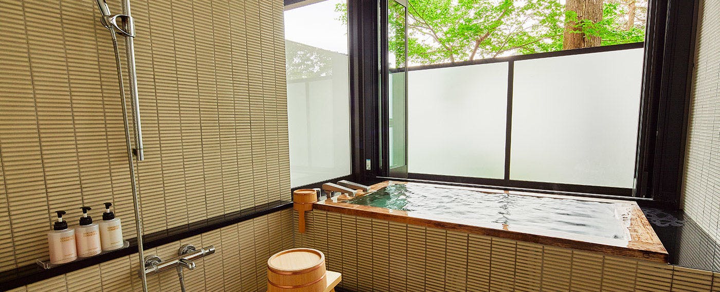 2室のみ窓を全開放できる半露天のお風呂をご用意しております