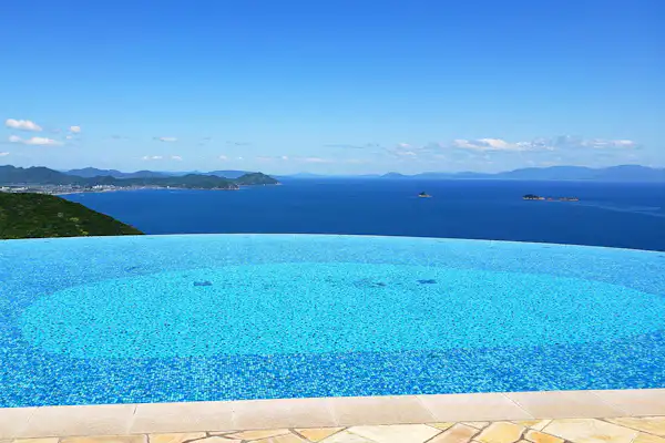 สระว่ายน้ำ