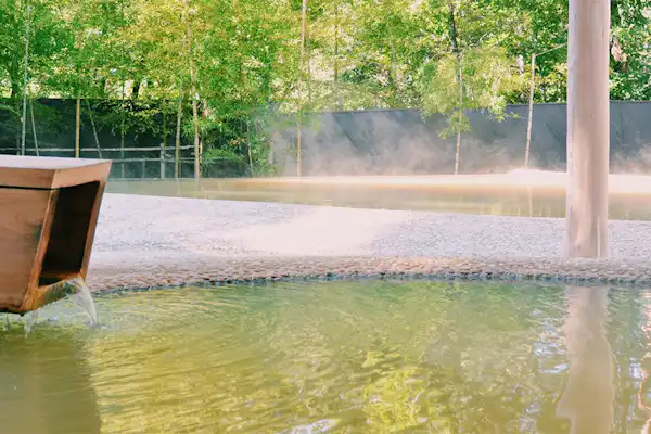 บ่อน้ำพุร้อนกลางแจ้ง