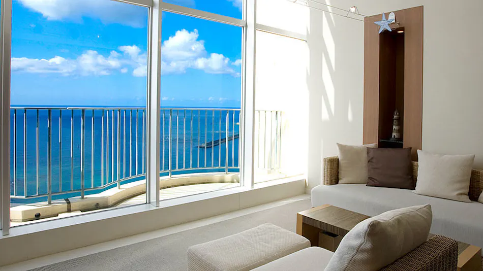 The Beach Tower Okinawa (Kyoritsu Resort)