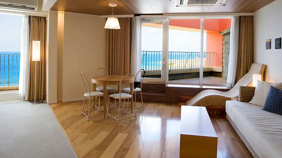 The Beach Tower Okinawa (Kyoritsu Resort)