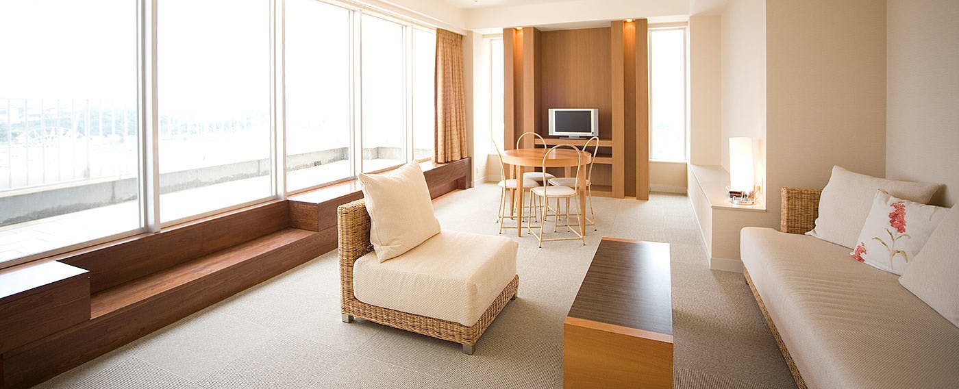 The Beach Tower Okinawa (Kyoritsu Resort)