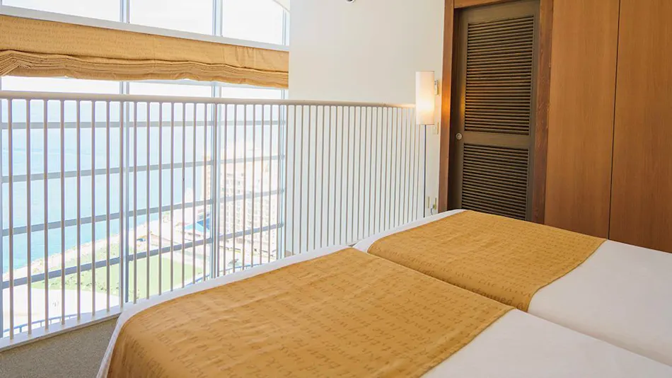 The Beach Tower Okinawa (Kyoritsu Resort)