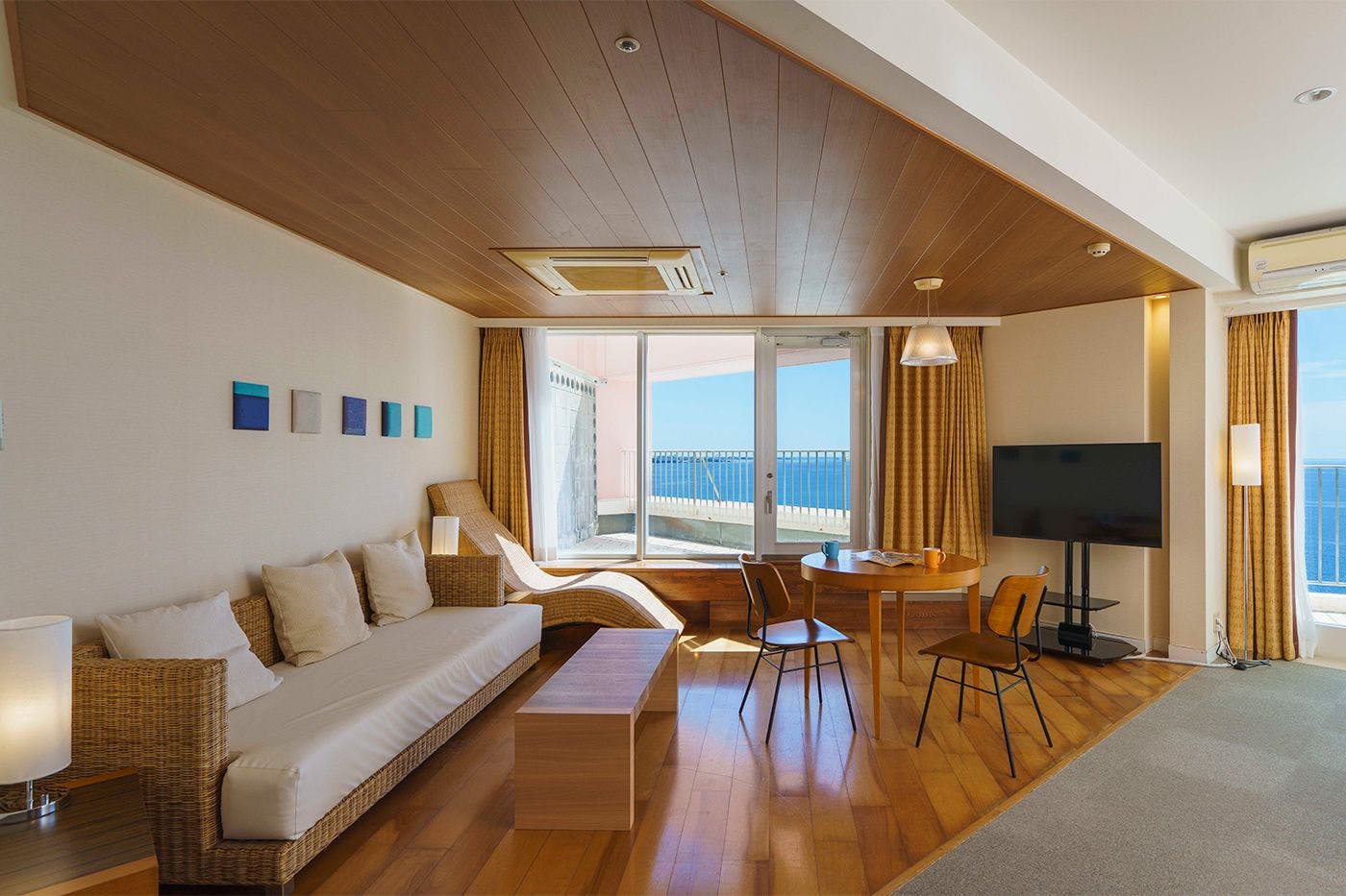 The Beach Tower Okinawa (Kyoritsu Resort)