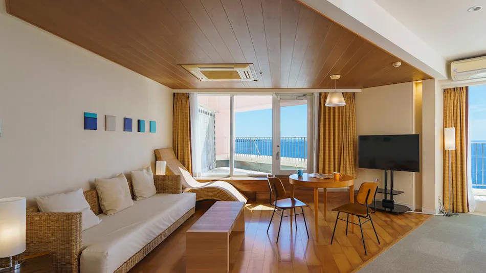 The Beach Tower Okinawa (Kyoritsu Resort)