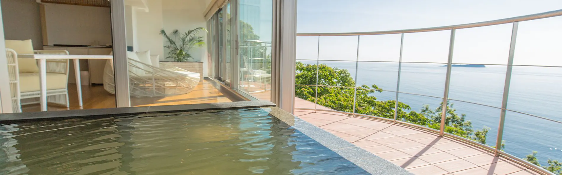 ホテルふたり木もれ陽