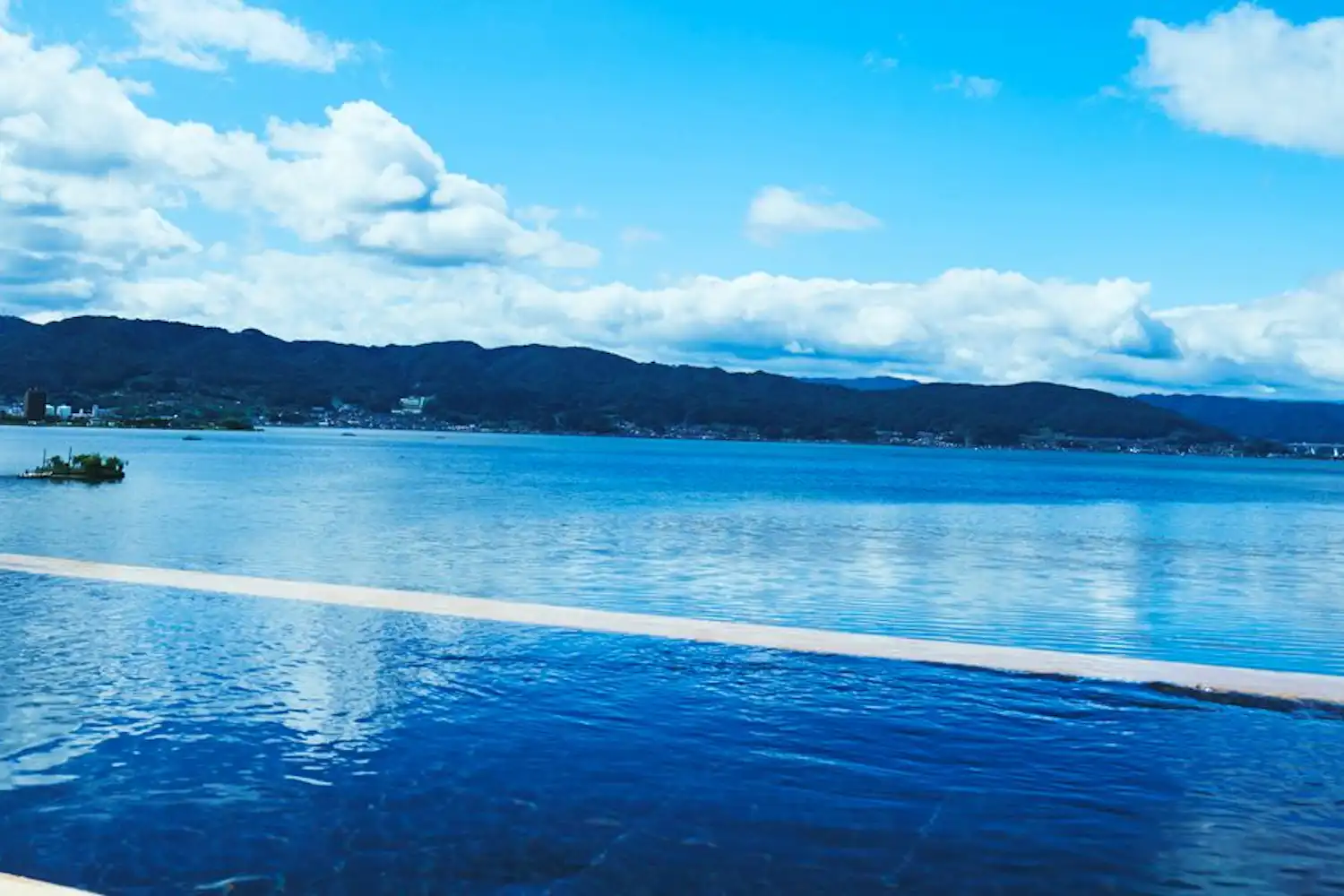 บ่อน้ำพุร้อนกลางแจ้ง