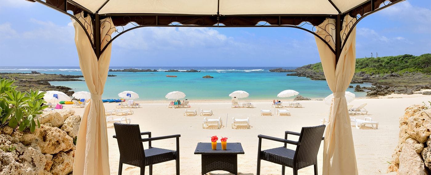 シギラビーチハウスでは、テント式のカバナはもちろん、マリンレンタル用品などもご用意。