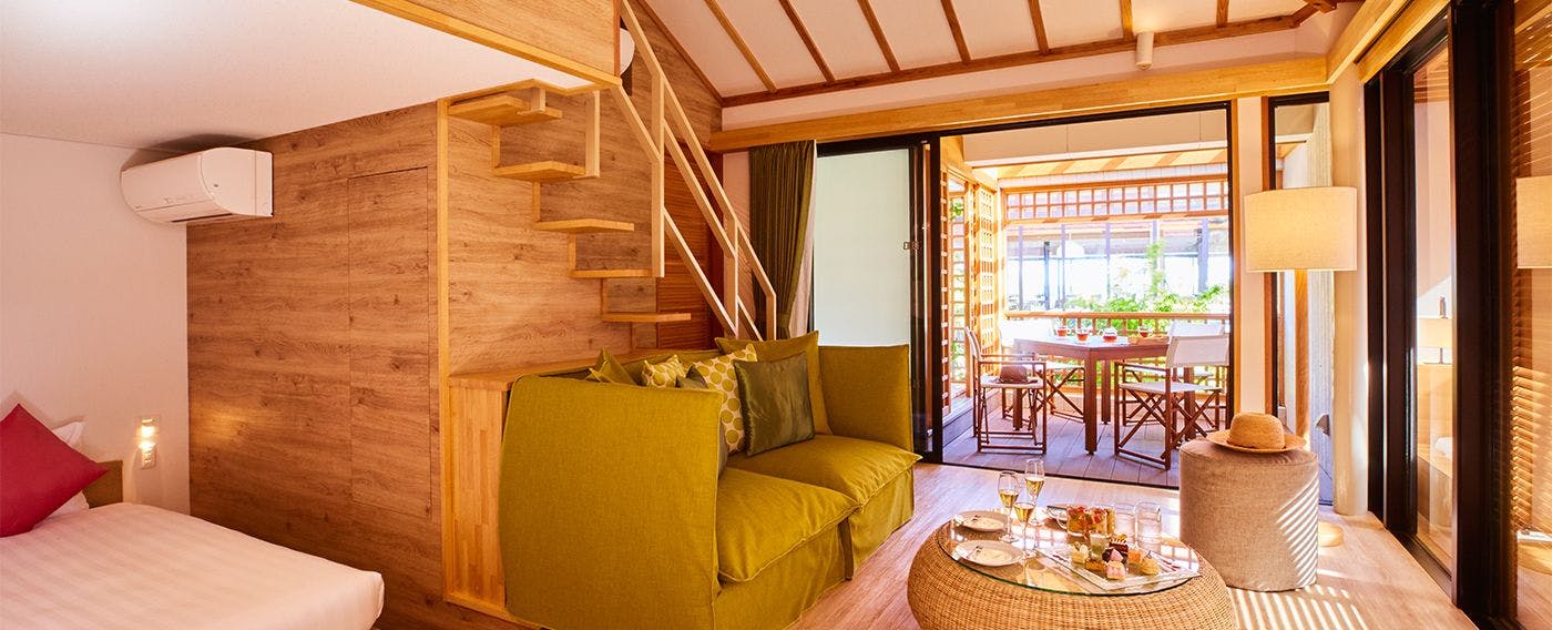 【客室】心地よい海からの風が通り抜け、開放感のある、別荘のようにくつろげるコテージ。