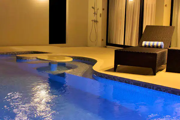 สระว่ายน้ำ