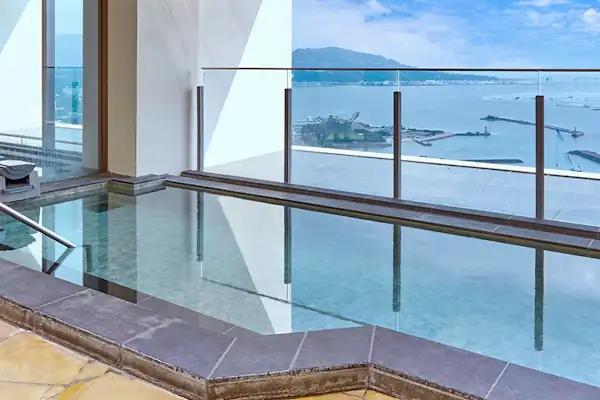 ห้องอาบน้ำสาธารณะพร้อมวิว