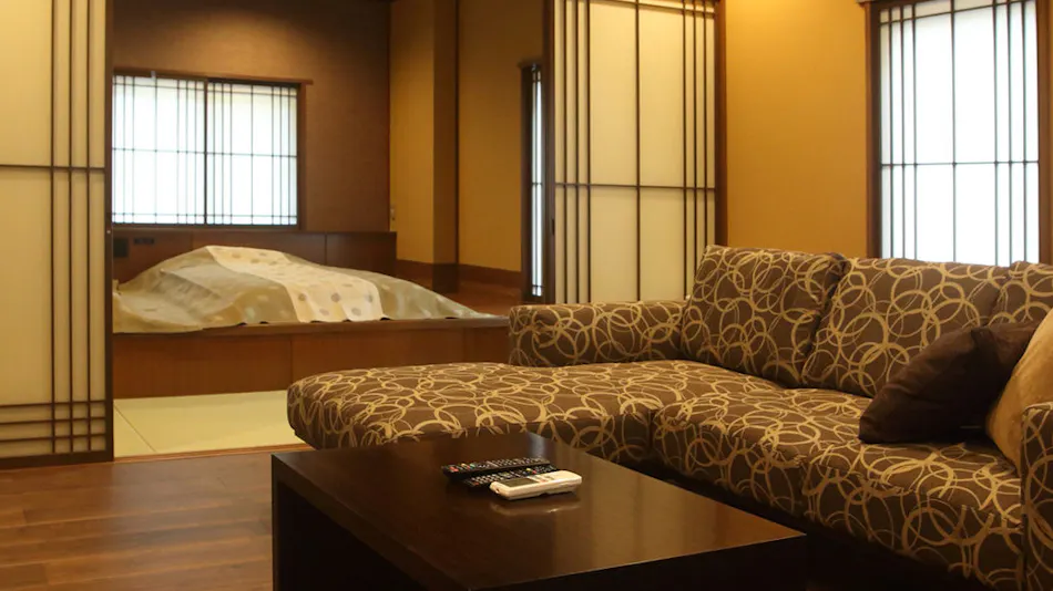 Kanazawa Yuwaku Onsen Kokorian