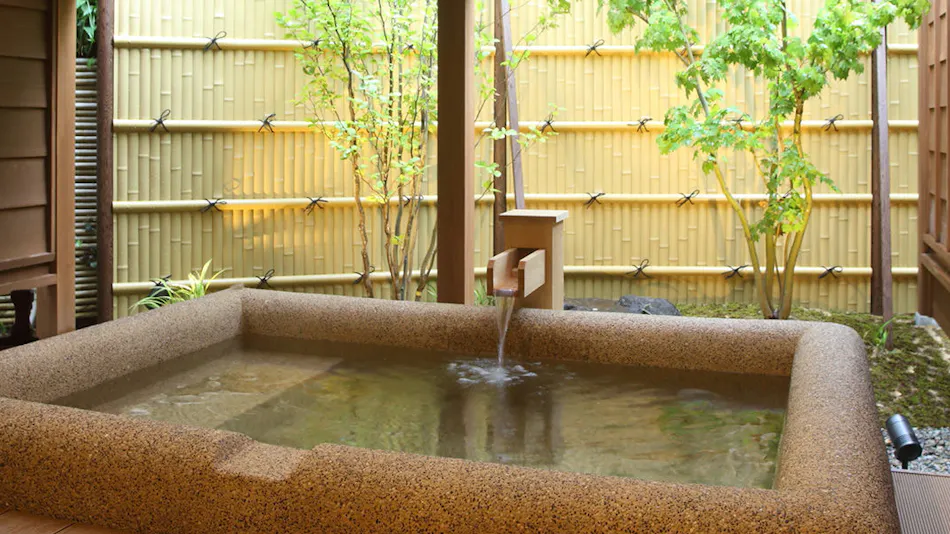Kanazawa Yuwaku Onsen Kokorian