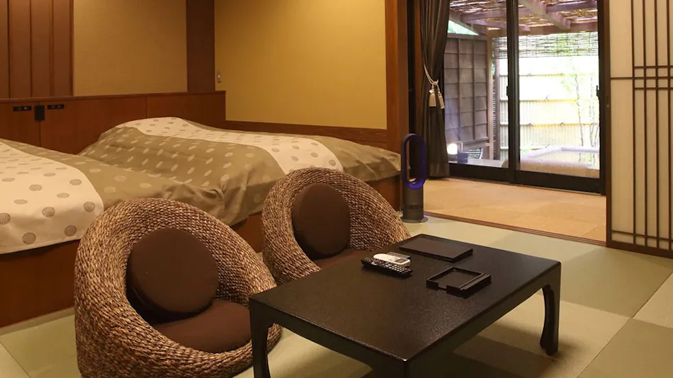 Kanazawa Yuwaku Onsen Kokorian