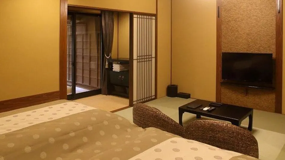 Kanazawa Yuwaku Onsen Kokorian