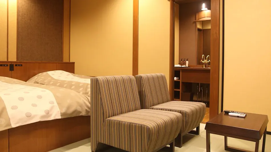 Kanazawa Yuwaku Onsen Kokorian