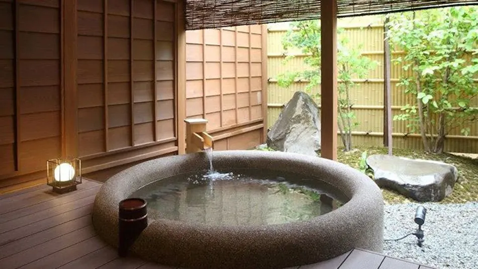 Kanazawa Yuwaku Onsen Kokorian