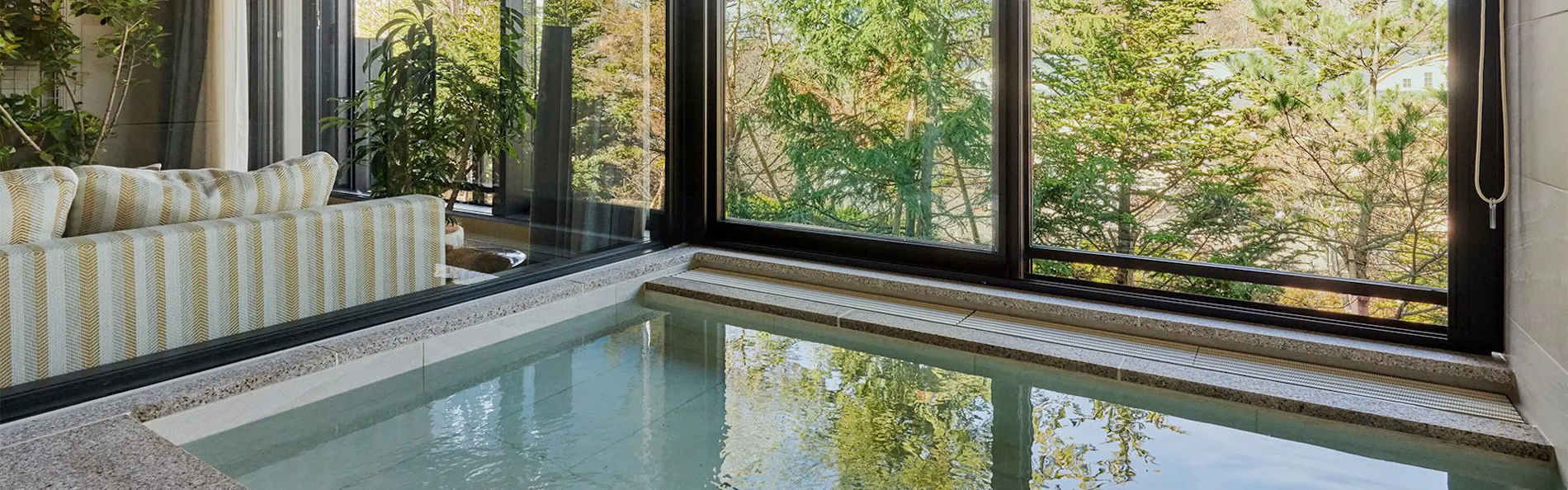 ふふ 軽井沢 -陽光の風-