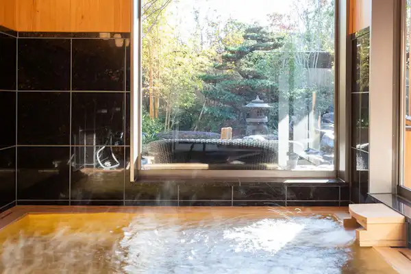 Bak mandi dalam ruangan