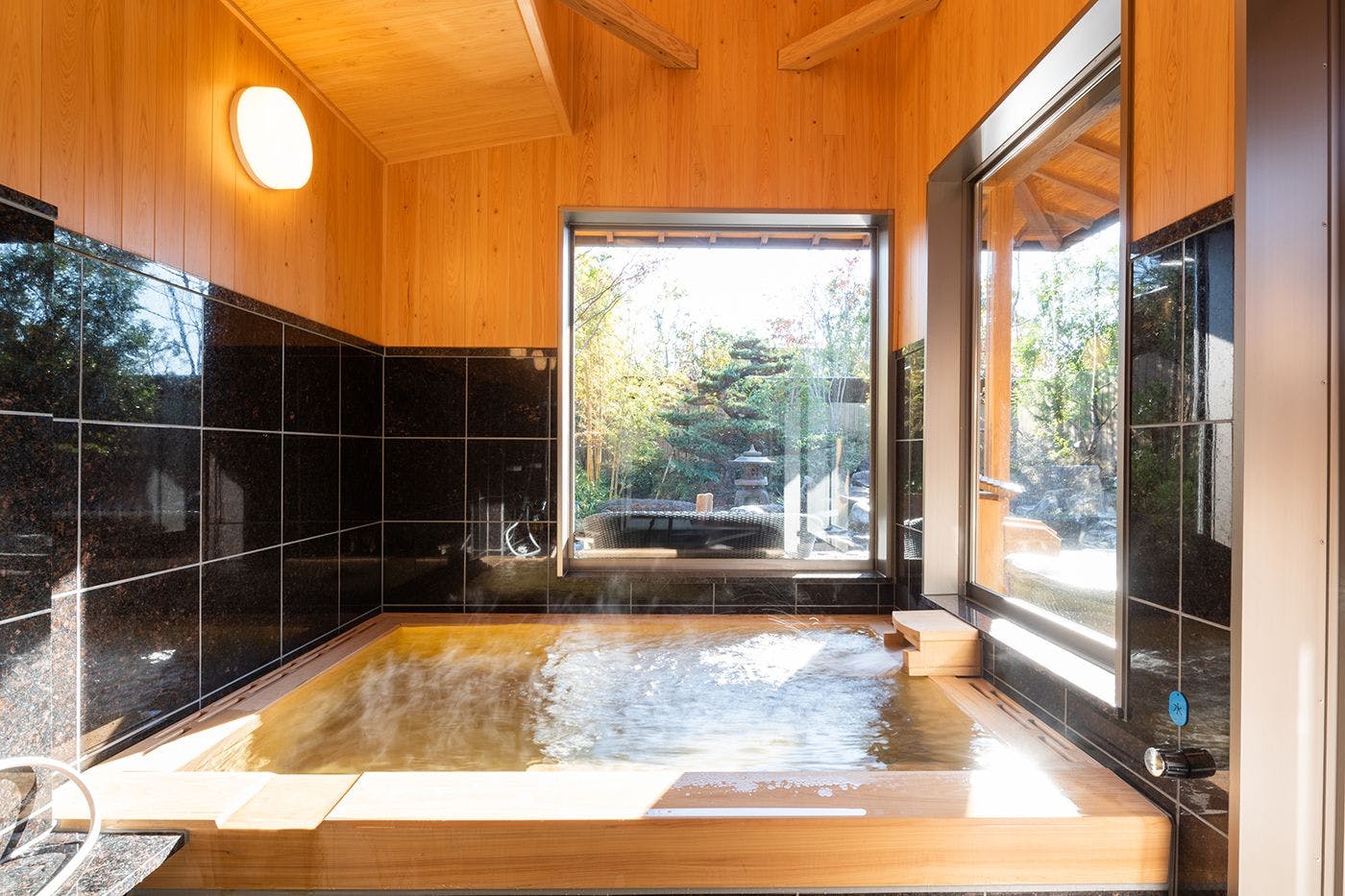 Bak mandi dalam ruangan