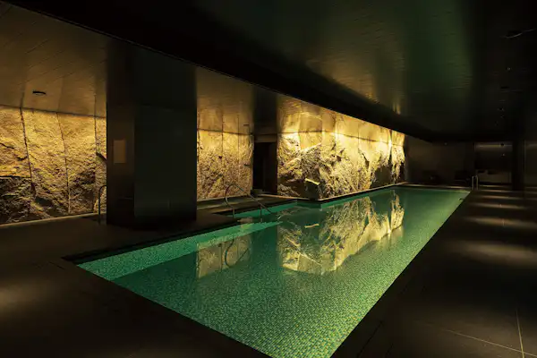 สระว่ายน้ำ