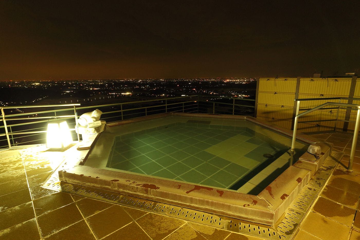 ออนเซ็นกลางแจ้ง