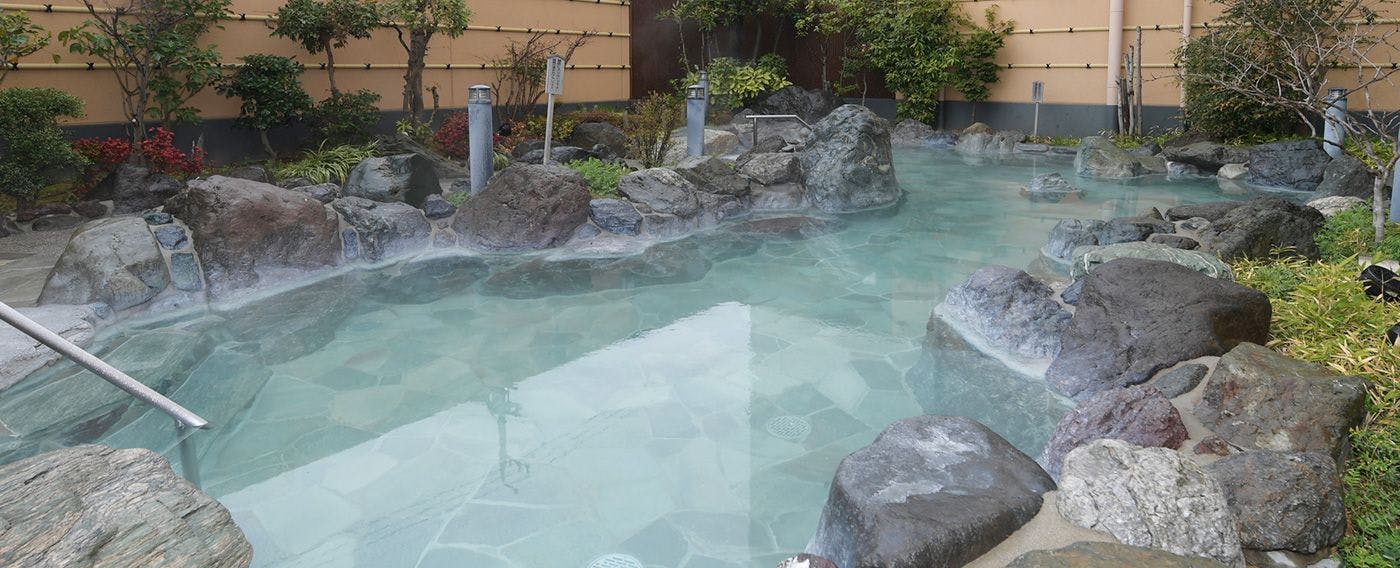 สิ่งอำนวยความสะดวก "โคโรน่า โนะ ยุ"