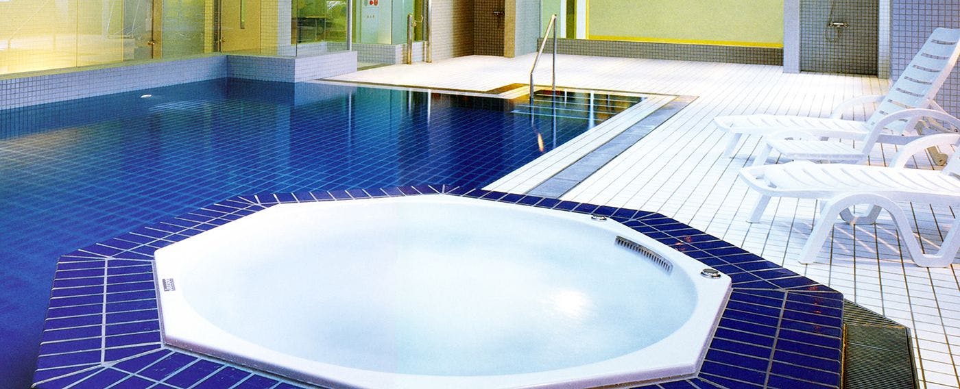 สระว่ายน้ำ