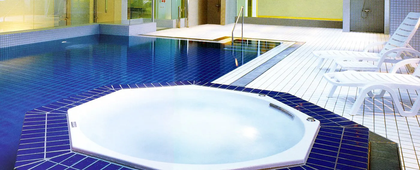 สระว่ายน้ำ