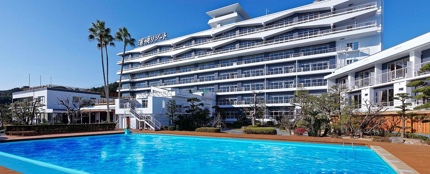 สระว่ายน้ำ (เฉพาะฤดูร้อน)