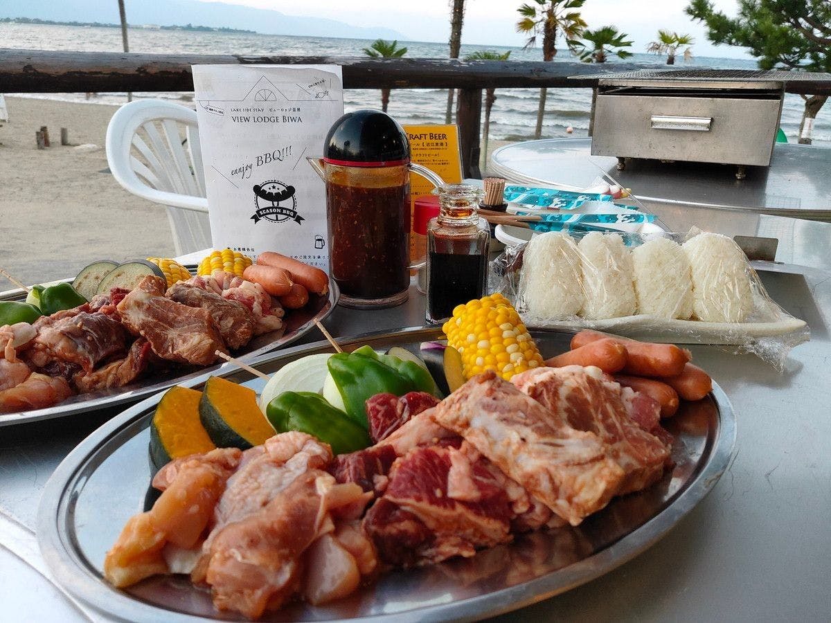 บาร์บีคิวริมทะเลสาบ