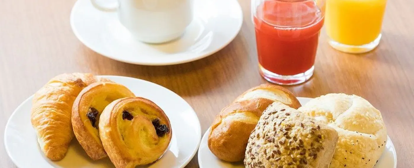 อาหารเช้าแบบบุฟเฟ่ต์ฟรี