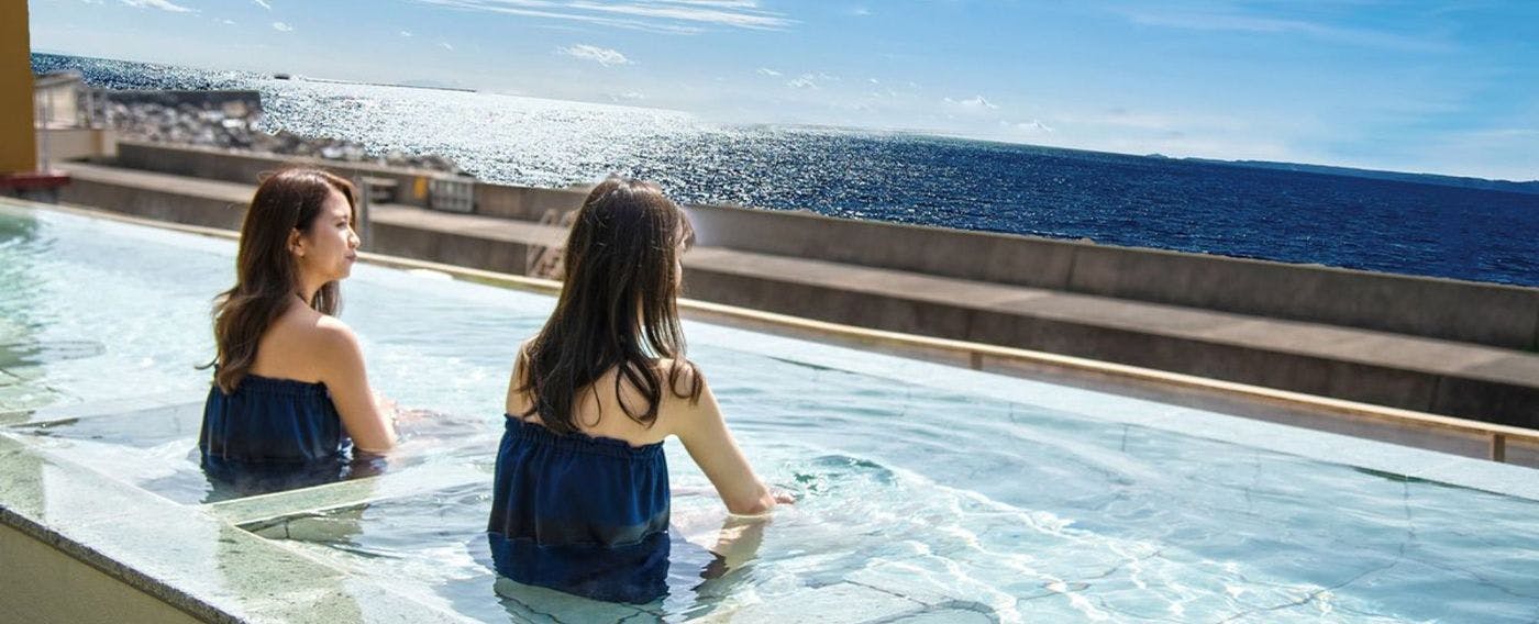 Ryugu no Tsukai Inn with Private Hot Spring Source
