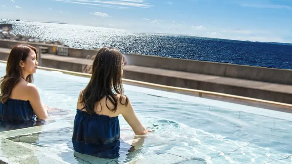Ryugu no Tsukai Inn with Private Hot Spring Source