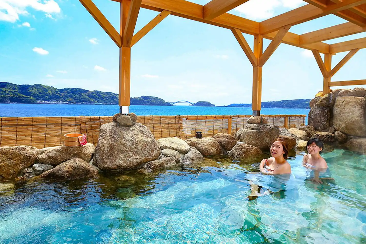 บ่อน้ำพุร้อนกลางแจ้ง