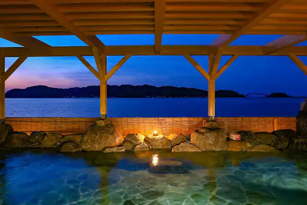 บ่อน้ำพุร้อนกลางแจ้ง