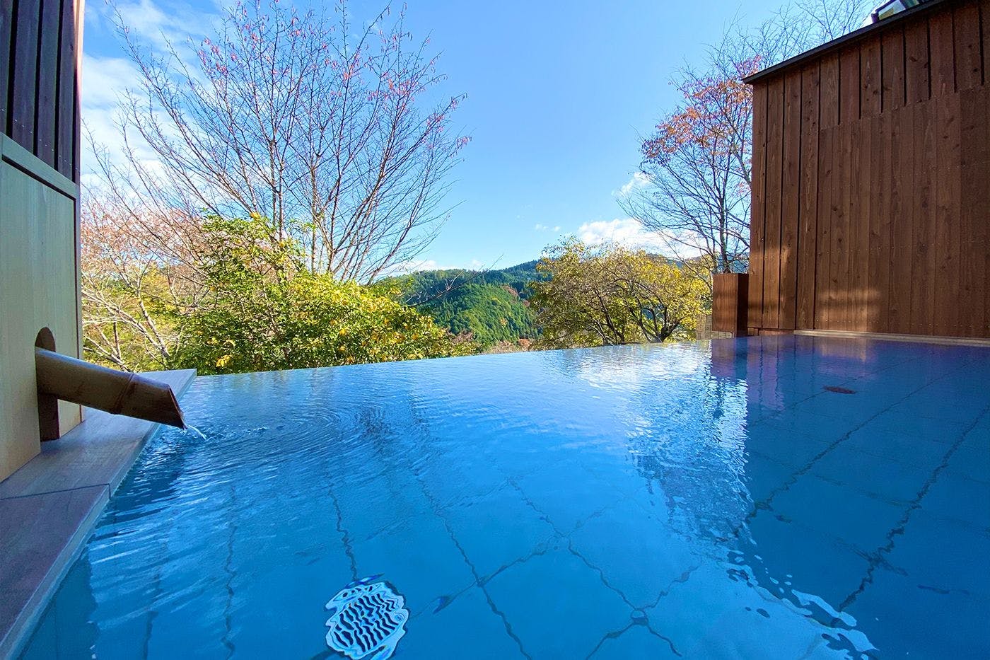 Kolam Air Panas Infiniti