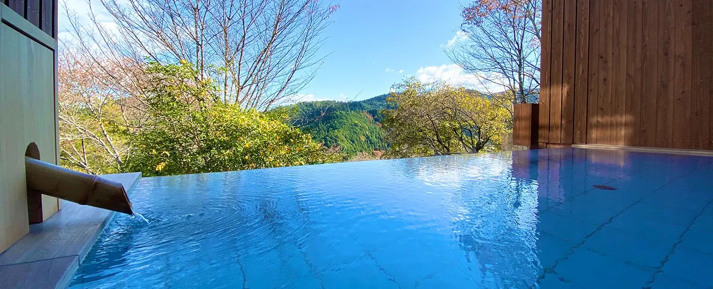 Kolam Air Panas Infiniti