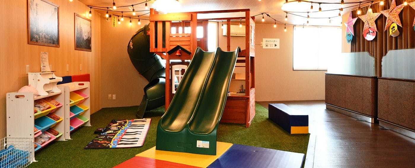 สไลเดอร์ขนาดใหญ่ & พื้นที่สำหรับเด็ก