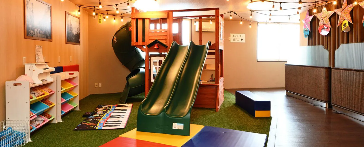 สไลเดอร์ขนาดใหญ่ & พื้นที่สำหรับเด็ก