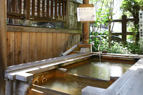 Pemandian air panas terbuka