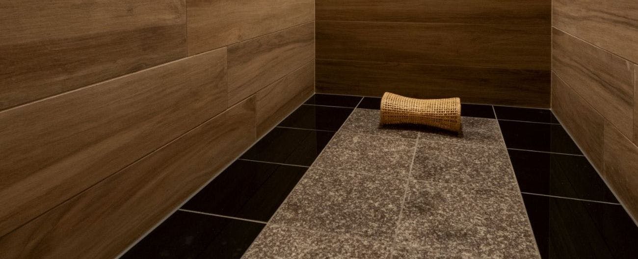 Hot stone sauna