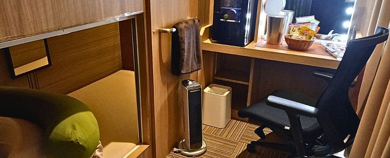 Semi-Private Capsule with Premium Beauty Amenities