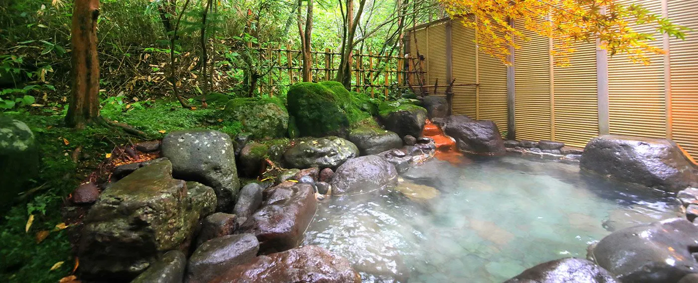 Kolam mandi air panas terbuka