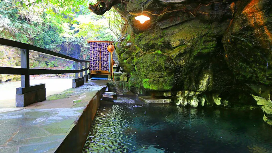 Kabeyu Natural Cave Onsen Ryokan Fukumotoya