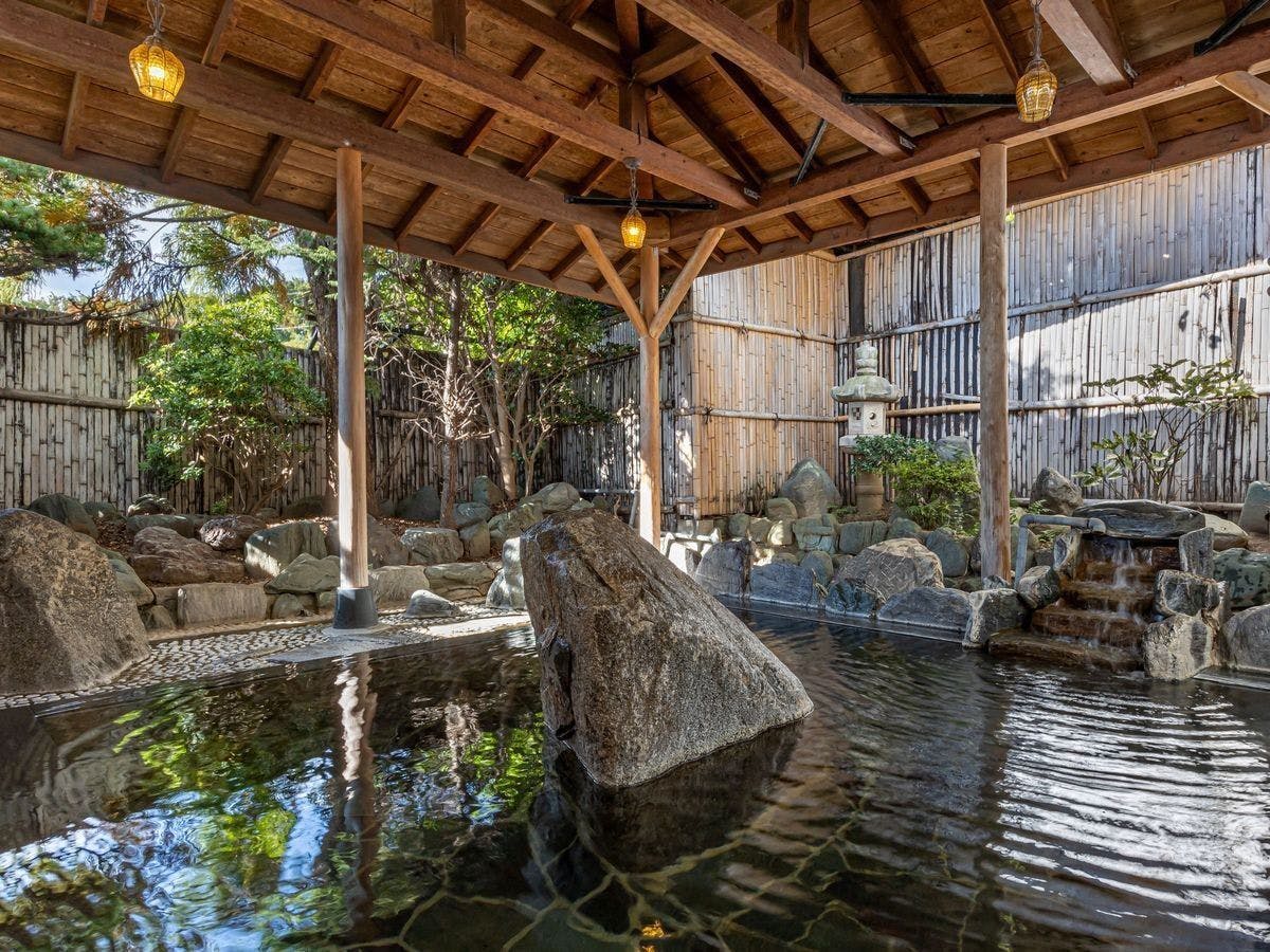 Pemandian air panas terbuka