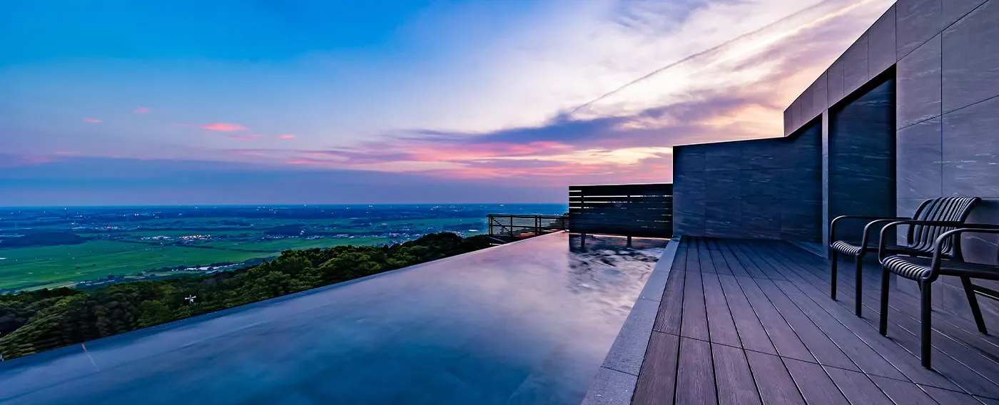 Pemandian air panas terbuka infinity