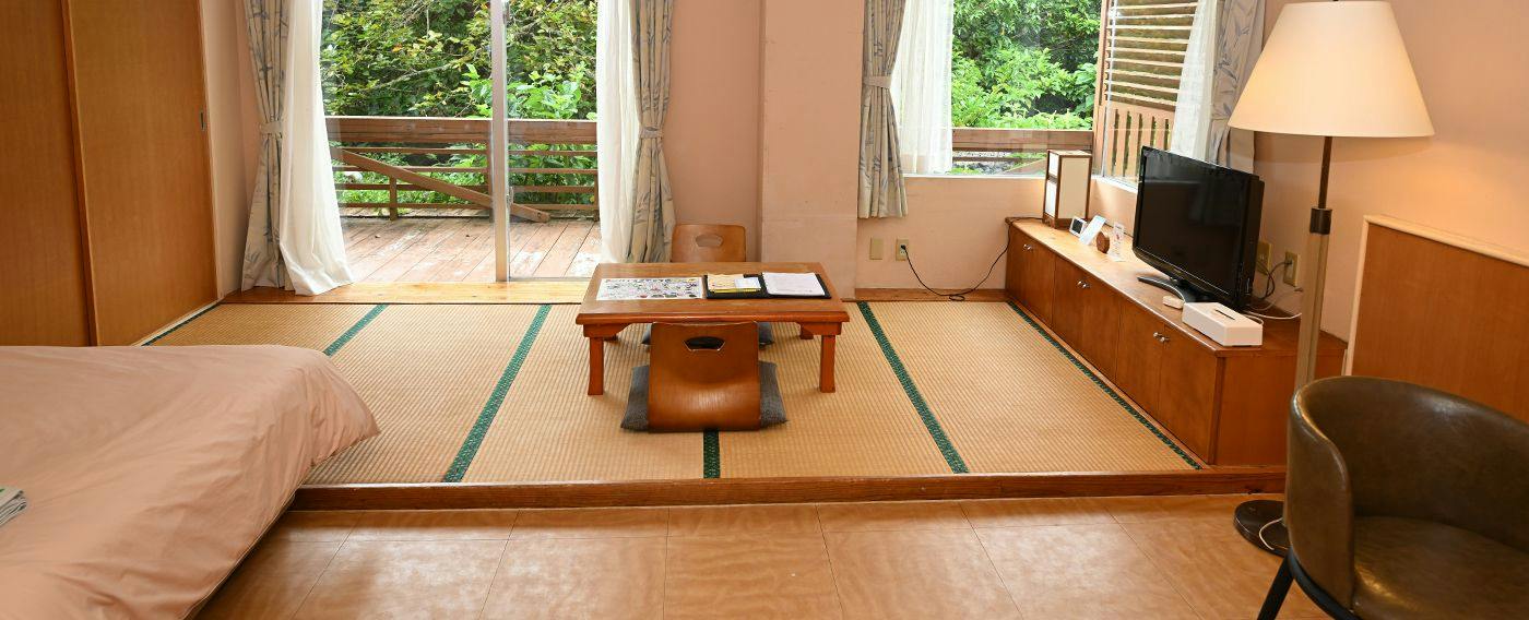 Iriomote Island Jungle Hotel Painumaya